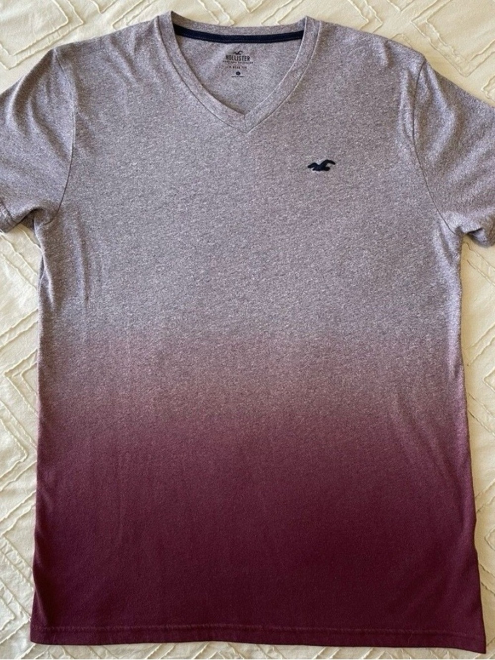 Hollister Men’s Ombré V-Neck T-Shirt | Purple to Maroon Fade | Size Small